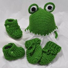 frog-hat-mittens-booties
